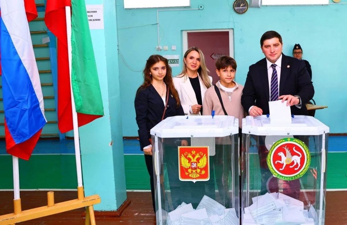 Радмир Беляев и его семья проголосовали в Нижнекамске