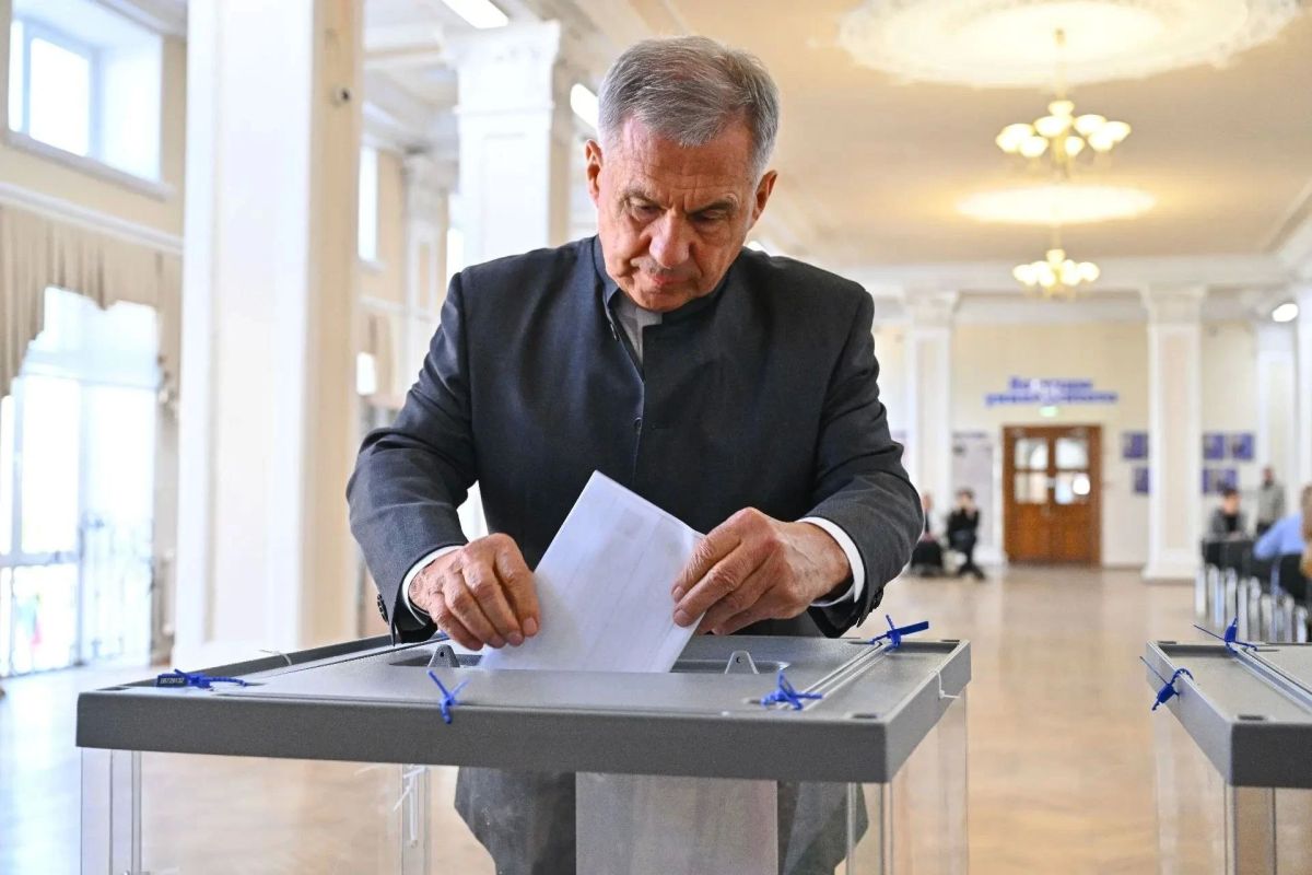 Рустам Минниханов проголосовал на выборах депутатов Госдумы