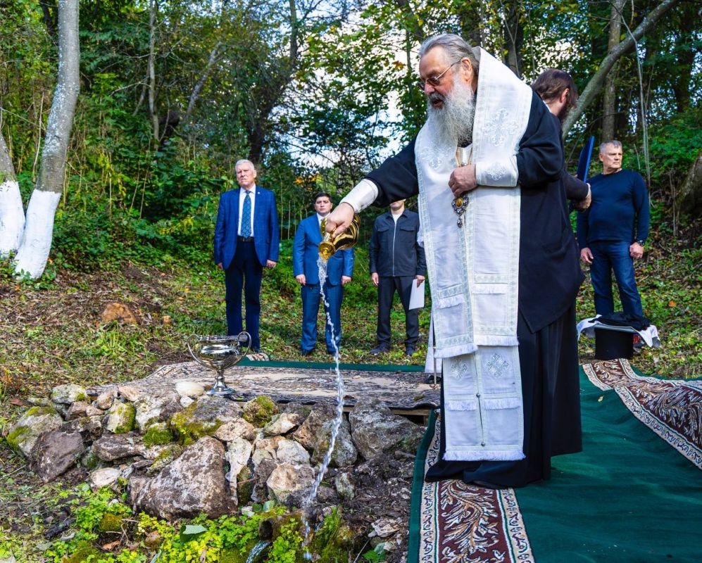 В селе Самоновка Нижнекамского района освятили родник, который в дальнейшем планируют благоустроить В селе Самоновка Нижнекамского района освятили родник, который в дальнейшем планируют благоустроить