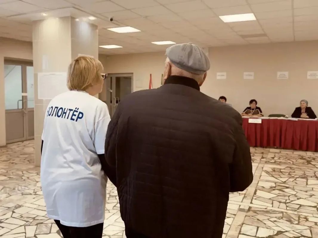 Более 600 волонтеров помогают избирателям республики Более 600 волонтеров помогают избирателям республики