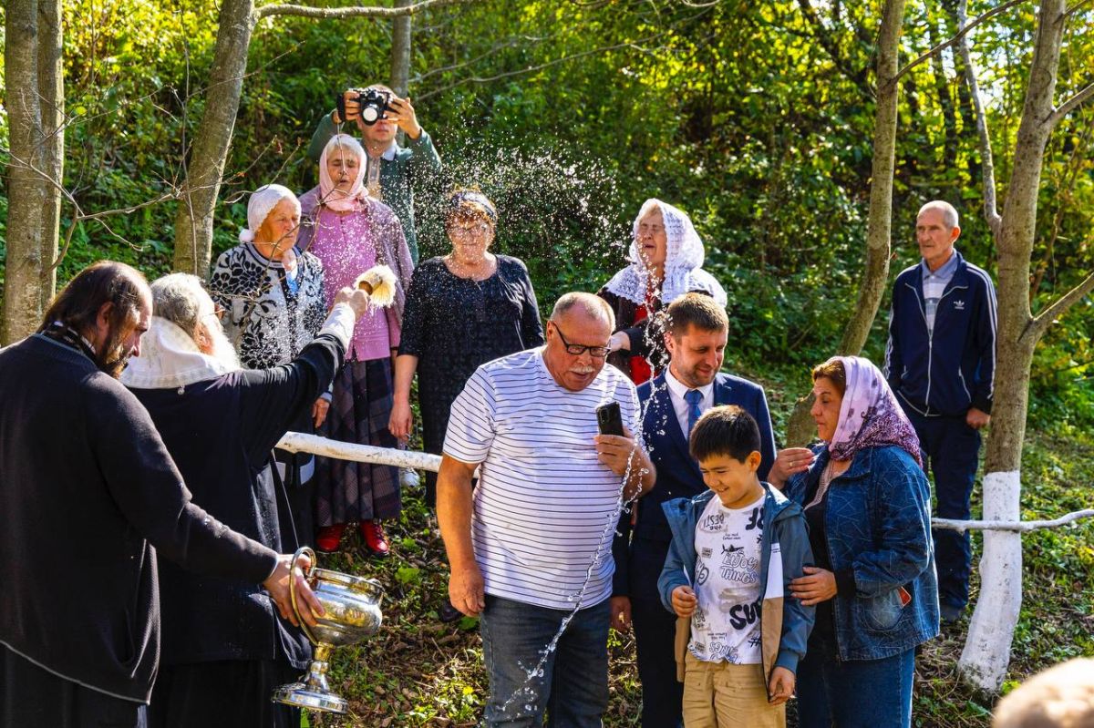 В селе Самоновка Нижнекамского района освятили родник, который в дальнейшем планируют благоустроить В селе Самоновка Нижнекамского района освятили родник, который в дальнейшем планируют благоустроить