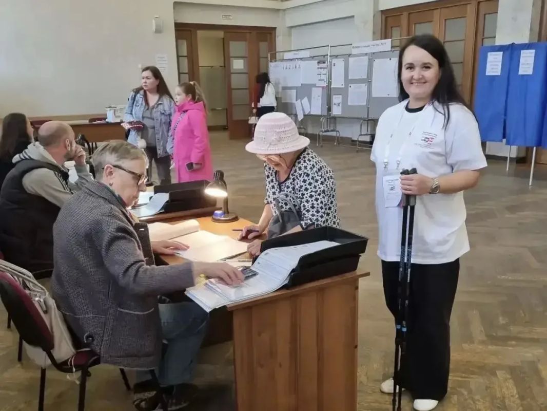 Более 600 волонтеров помогают избирателям республики Более 600 волонтеров помогают избирателям республики