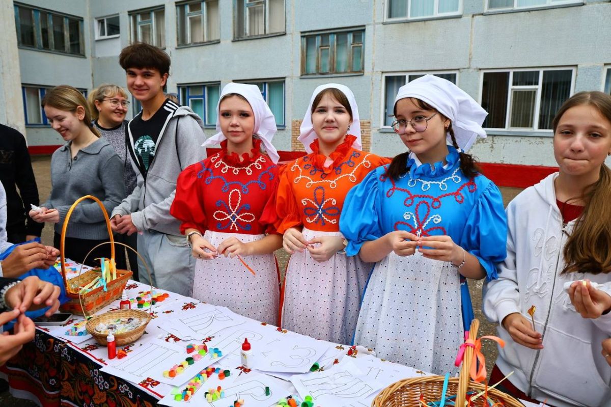 В третий единый день голосования избирательные участки Нижнекамского района посетили заместитель Премьер-министра Республики Татарстан — министр экономики Мидхат Шагиахметов и глава Нижнекамского муниципального района Радмир... В третий единый день голосования избирательные участки Нижнекамского района посетили заместитель Премьер-министра Республики Татарстан — министр экономики Мидхат Шагиахметов и глава Нижнекамского муниципального района Радмир...