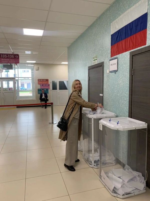 Выбираем будущее вместе!. Сегодня все сотрудники Минобрнауки РТ активно участвуют в выборах, приходя на избирательные участки целыми семьями! Это не просто гражданский долг - это возможность показать детям пример... Выбираем будущее вместе!. Сегодня все сотрудники Минобрнауки РТ активно участвуют в выборах, приходя на избирательные участки целыми семьями! Это не просто гражданский долг - это возможность показать детям пример...