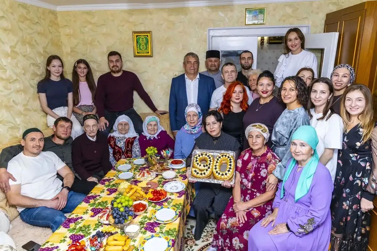 В Нижнекамском районе житель села Большое Афанасово Габделвахап Салахов отметил 90-летие и в этот же праздничный день исполнил свой гражданский долг В Нижнекамском районе житель села Большое Афанасово Габделвахап Салахов отметил 90-летие и в этот же праздничный день исполнил свой гражданский долг