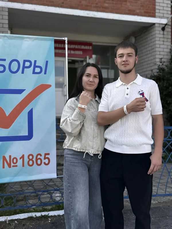 Выбираем будущее вместе!. Сегодня все сотрудники Минобрнауки РТ активно участвуют в выборах, приходя на избирательные участки целыми семьями! Это не просто гражданский долг - это возможность показать детям пример... Выбираем будущее вместе!. Сегодня все сотрудники Минобрнауки РТ активно участвуют в выборах, приходя на избирательные участки целыми семьями! Это не просто гражданский долг - это возможность показать детям пример...