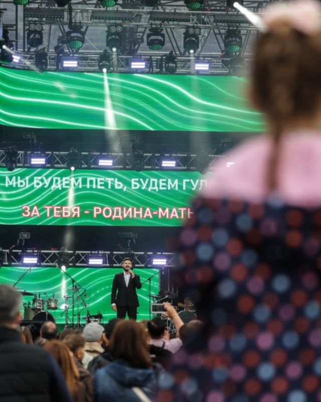 «Выборы в республике прошли успешно. И здесь, конечно же, ваша огромная гражданская позиция. Процветания нашей республике, процветания нашей стране!» — благодарил накануе жителей Татарстана Рустам Минниханов «Выборы в республике прошли успешно. И здесь, конечно же, ваша огромная гражданская позиция. Процветания нашей республике, процветания нашей стране!» — благодарил накануе жителей Татарстана Рустам Минниханов