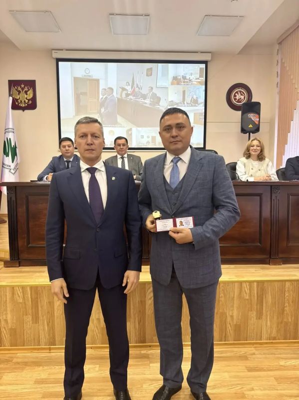 Добро пожаловать в команду! Министр экологии Азат Зиганшин вручил служебные удостоверения новым сотрудникам ведомства
