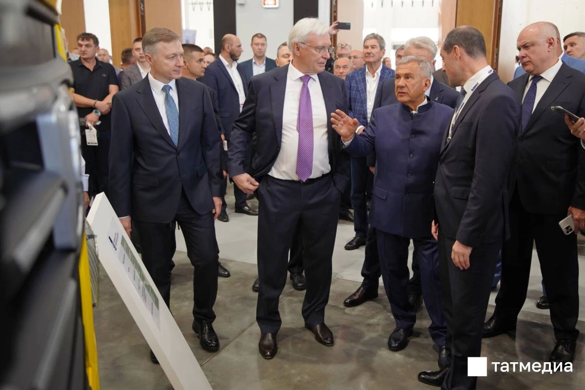 Рустам Минниханов дал старт выставке коммерческих автомобилей Comtrans 2026 в Казани Рустам Минниханов дал старт выставке коммерческих автомобилей Comtrans 2026 в Казани