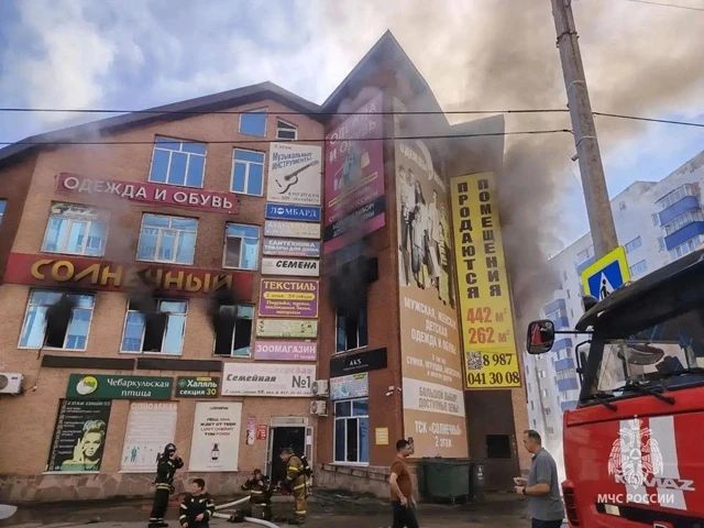 Четыре человека погибли на пожаре в торговом комплексе Стерлитамака
