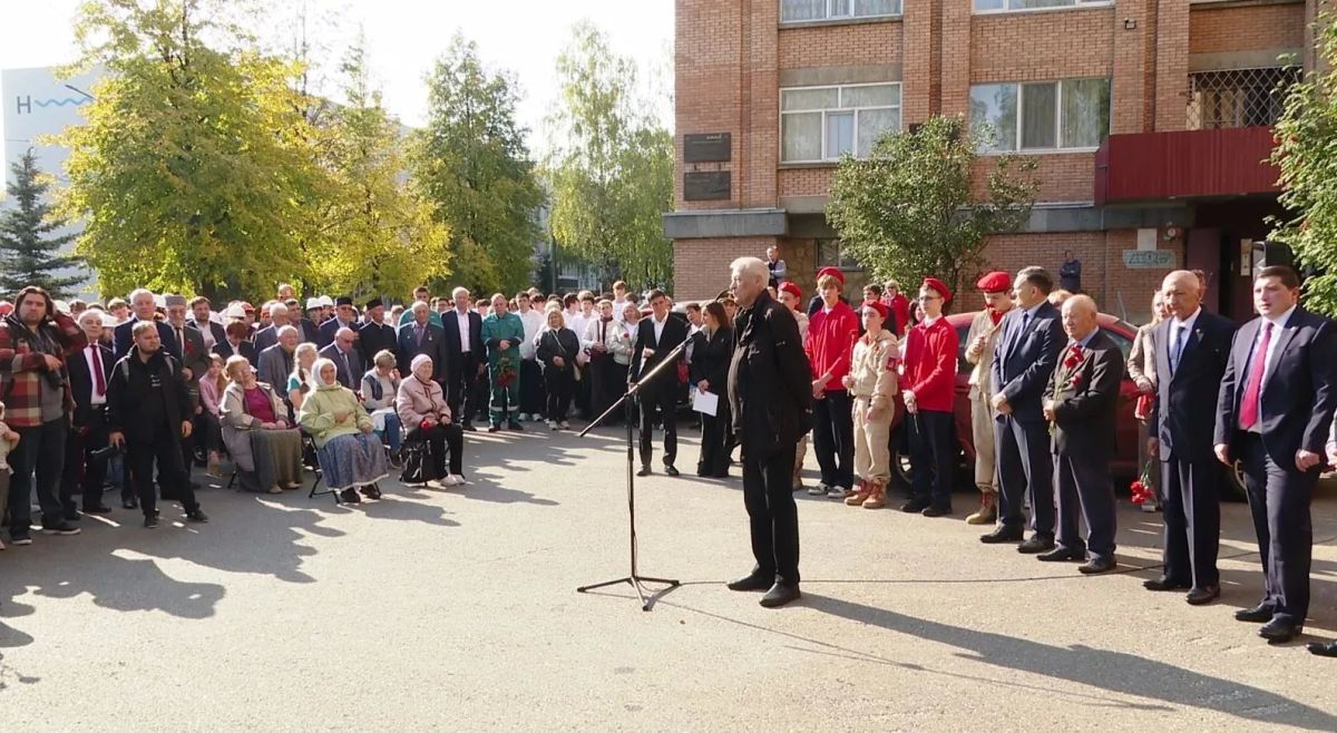 В день 60-летия Нижнекамска состоялось открытие мемориальных табличек почетным гражданам города В день 60-летия Нижнекамска состоялось открытие мемориальных табличек почетным гражданам города