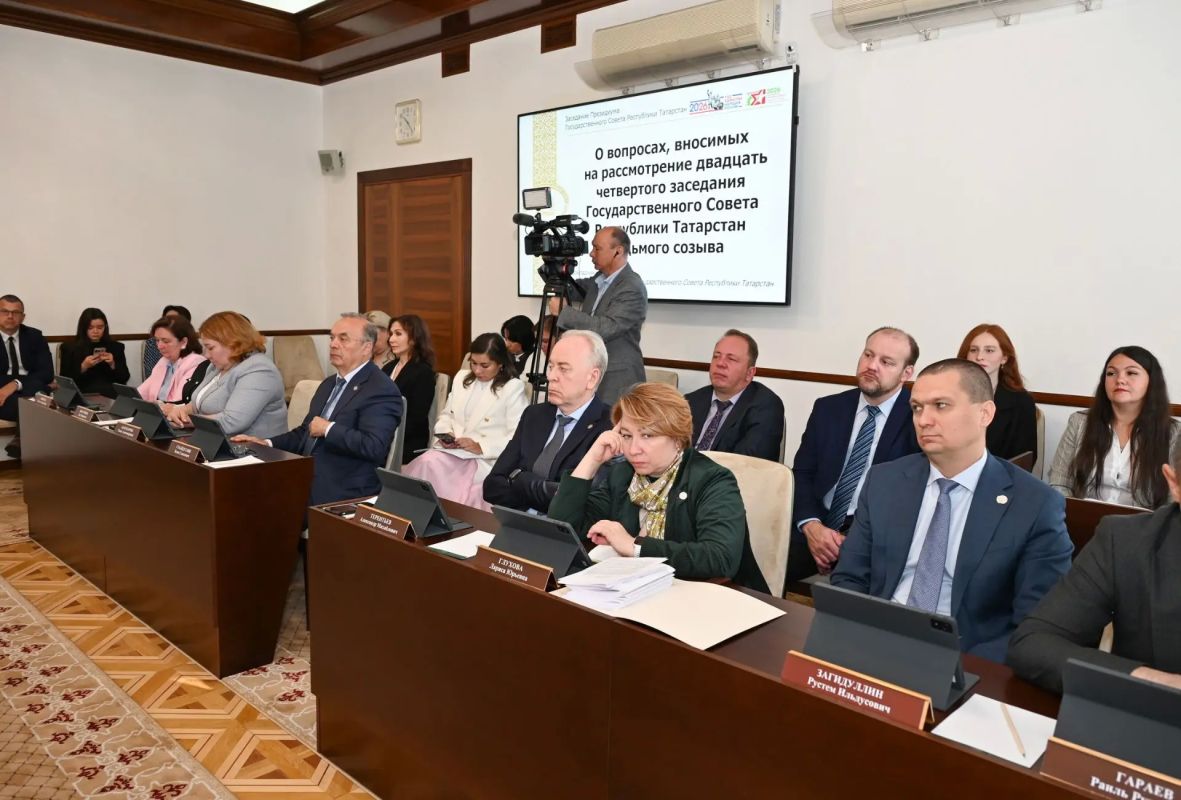 Рустам Минниханов обратится с Посланием Государственному Совету 28 сентября Рустам Минниханов обратится с Посланием Государственному Совету 28 сентября