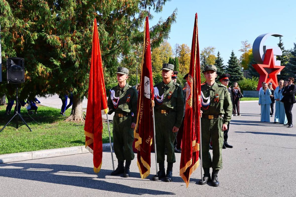 В Нижнекамске обновили Доску почёта граждан города и района В Нижнекамске обновили Доску почёта граждан города и района
