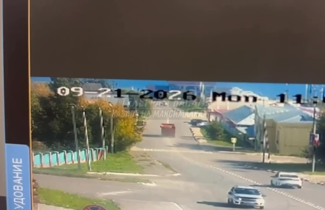 На видео попало, как КамАЗ вылетел в реку в Верхнем Услоне