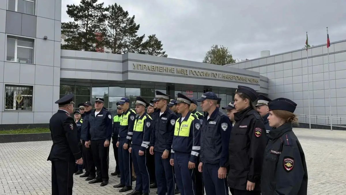 В музее челнинского гарнизона ветераны УМВД России по Набережным Челнам провели экскурсию для курсантов филиала Казанского юридического института МВД России