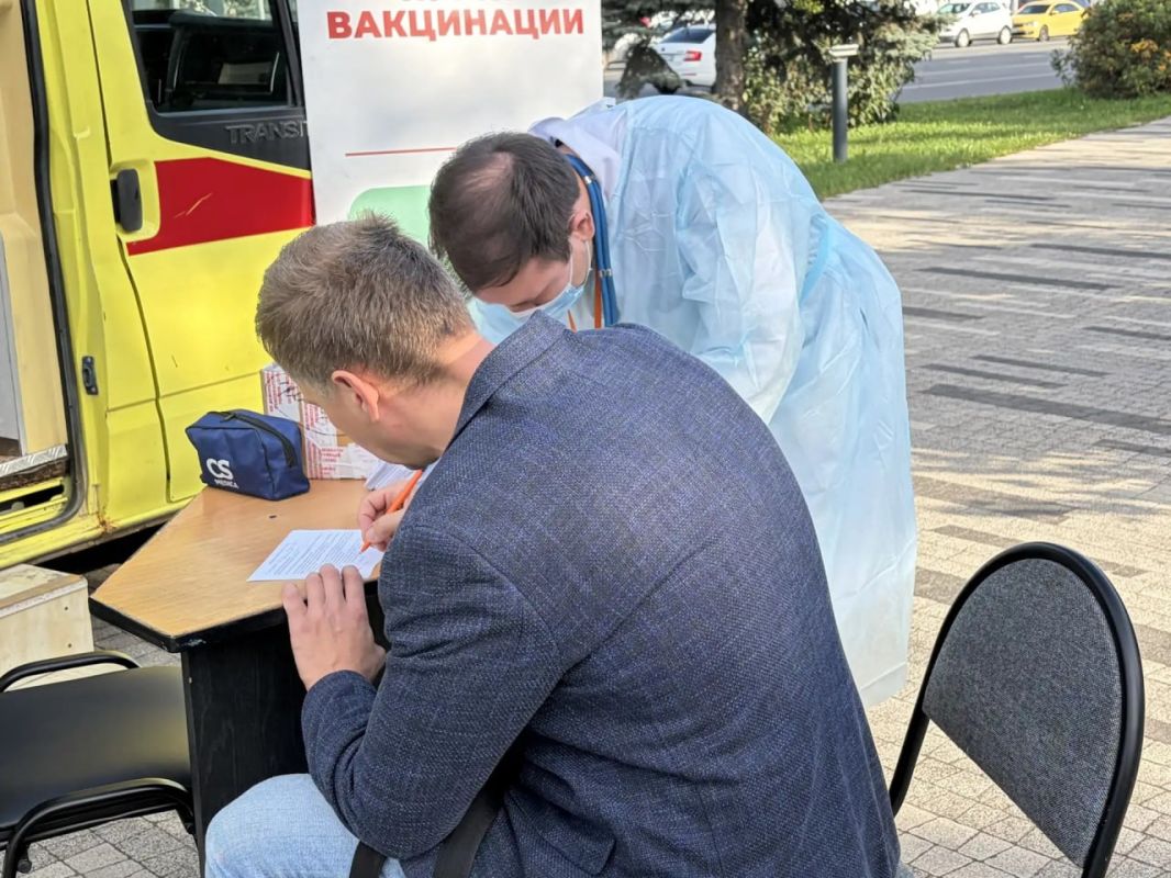 Сегодня в Казани начали работать пункты вакцинации от гриппа у метро Сегодня в Казани начали работать пункты вакцинации от гриппа у метро