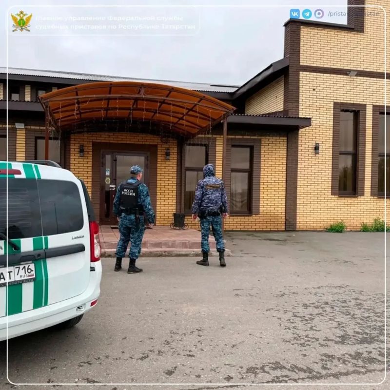 Похоже, в Альметьевске одному кафе придётся взять гастрономический таймаут - на целых 20 суток! Входы опечатали судебные приставы, так что «бронировать столик» пока бессмысленно Похоже, в Альметьевске одному кафе придётся взять гастрономический таймаут - на целых 20 суток! Входы опечатали судебные приставы, так что «бронировать столик» пока бессмысленно