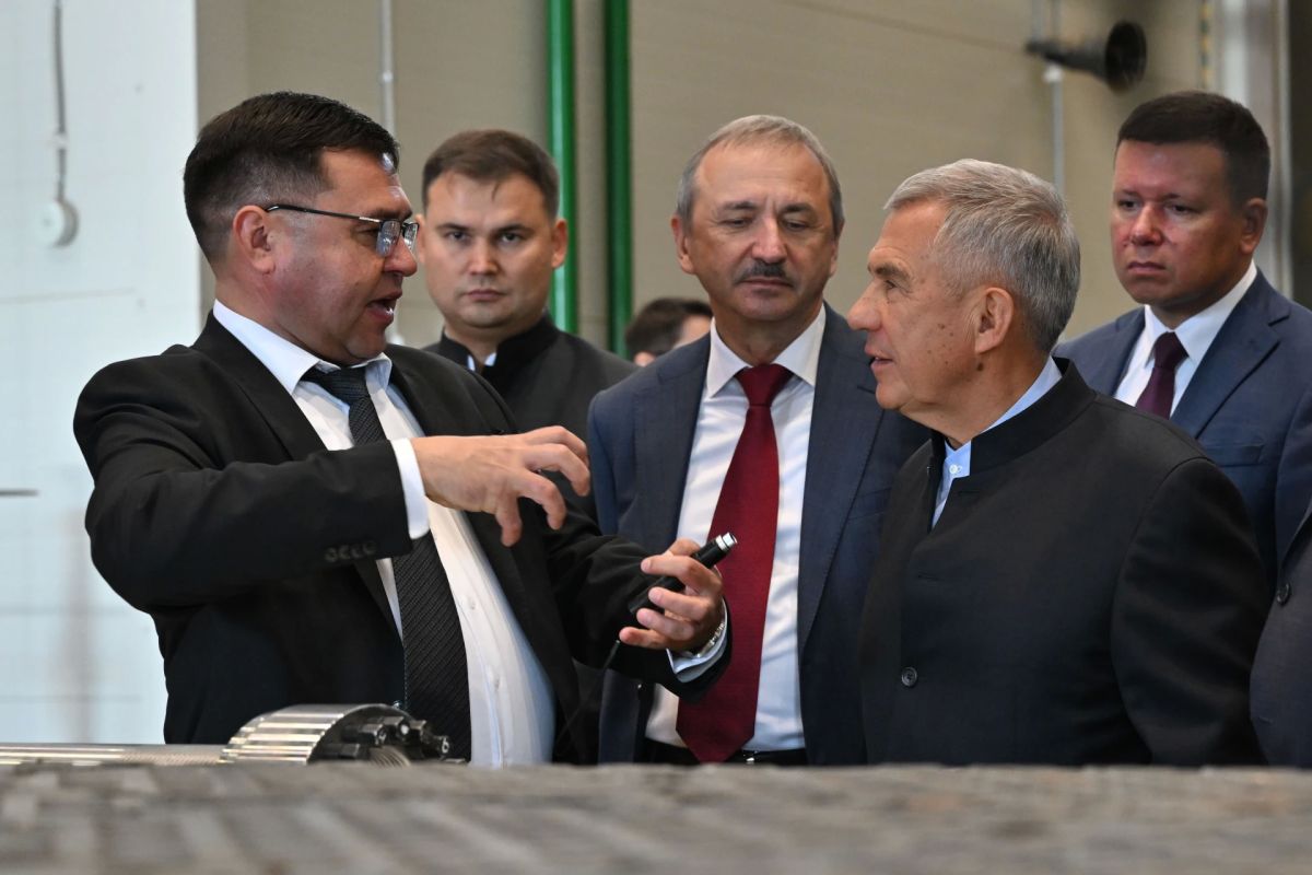 Рустам Минниханов дал старт отгрузке первых отечественных компрессоров для СПГ Рустам Минниханов дал старт отгрузке первых отечественных компрессоров для СПГ
