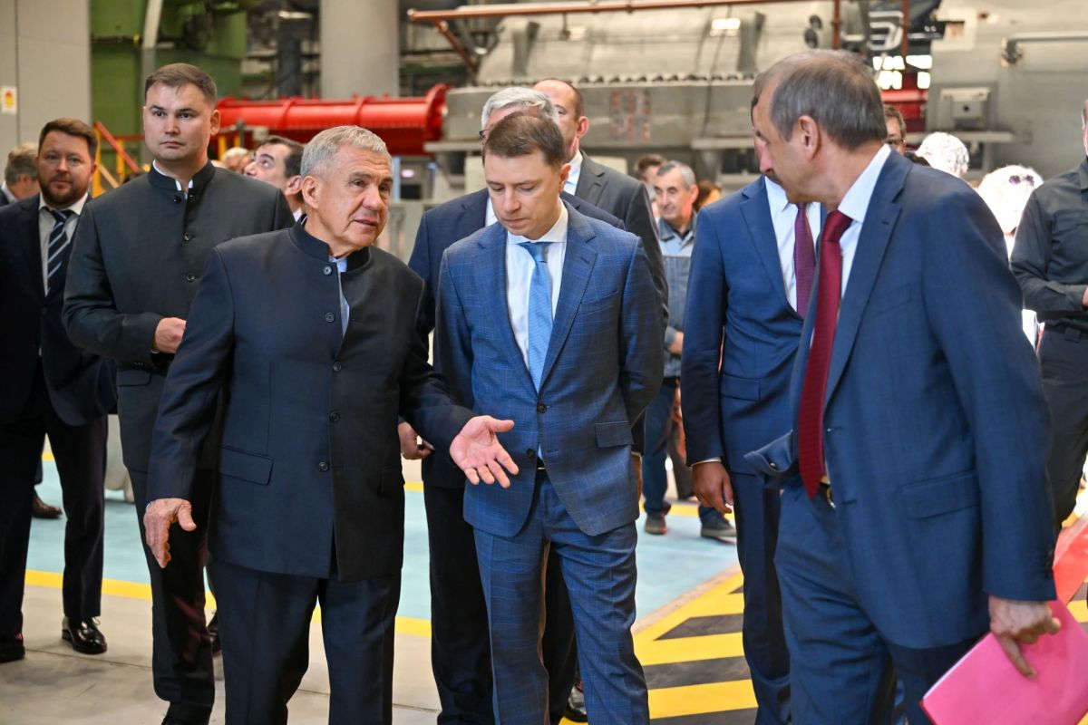 Рустам Минниханов дал старт отгрузке первых отечественных компрессоров для СПГ Рустам Минниханов дал старт отгрузке первых отечественных компрессоров для СПГ