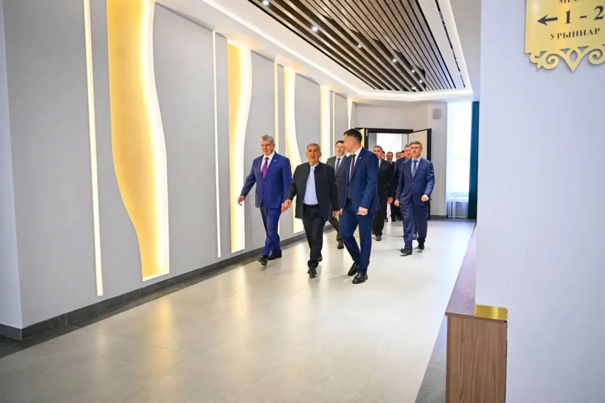 Раис Татарстана Рустам Минниханов в рамках рабочей поездки в Набережные Челны посетил Концертный зал им. Сары Садыковой после капремонта Раис Татарстана Рустам Минниханов в рамках рабочей поездки в Набережные Челны посетил Концертный зал им. Сары Садыковой после капремонта