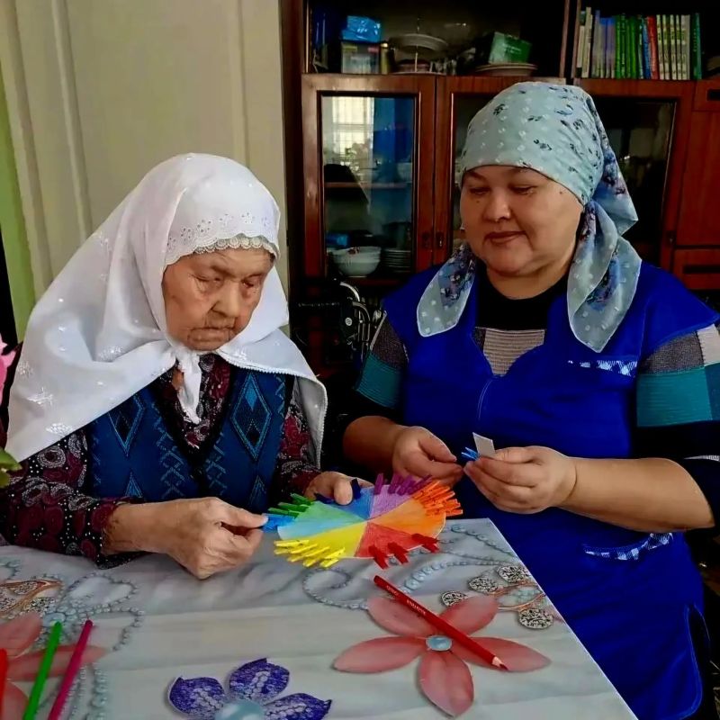 Знаете, что объединяет этих бабушек и дедушек на фото? Все они находятся на социальном обслуживании в привычной домашней обстановке или получают уход в стационаре Знаете, что объединяет этих бабушек и дедушек на фото? Все они находятся на социальном обслуживании в привычной домашней обстановке или получают уход в стационаре