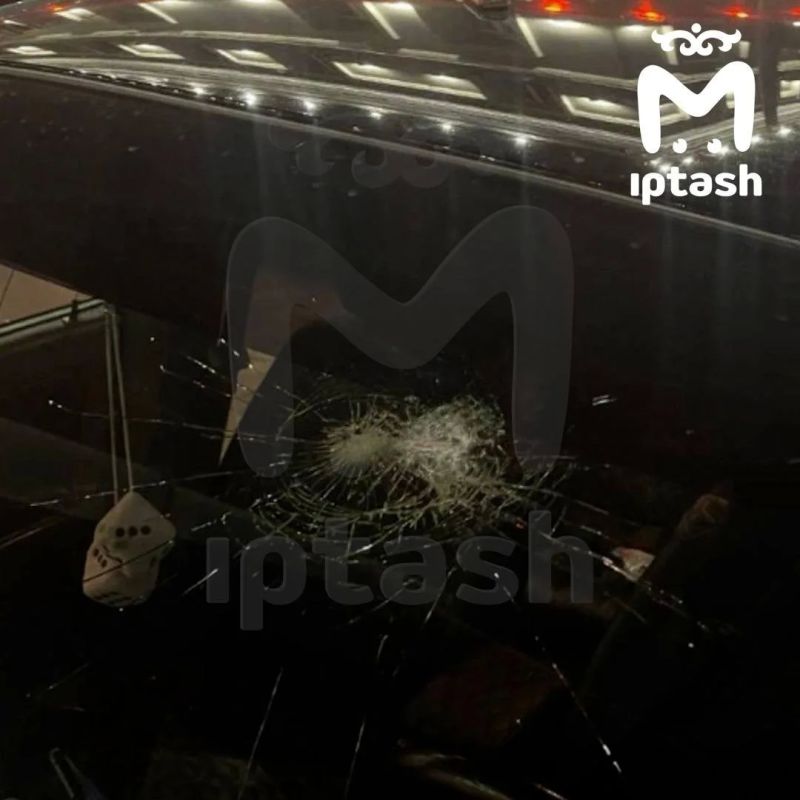 Железка отлетела от троллейбуса и разбила лобовое стекло казанцу на Право-Булачной Железка отлетела от троллейбуса и разбила лобовое стекло казанцу на Право-Булачной