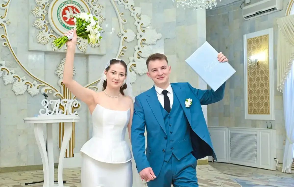 В красивую осеннюю дату — 26 сентября 2026 года — в Нижнекамске поженились 11 пар В красивую осеннюю дату — 26 сентября 2026 года — в Нижнекамске поженились 11 пар