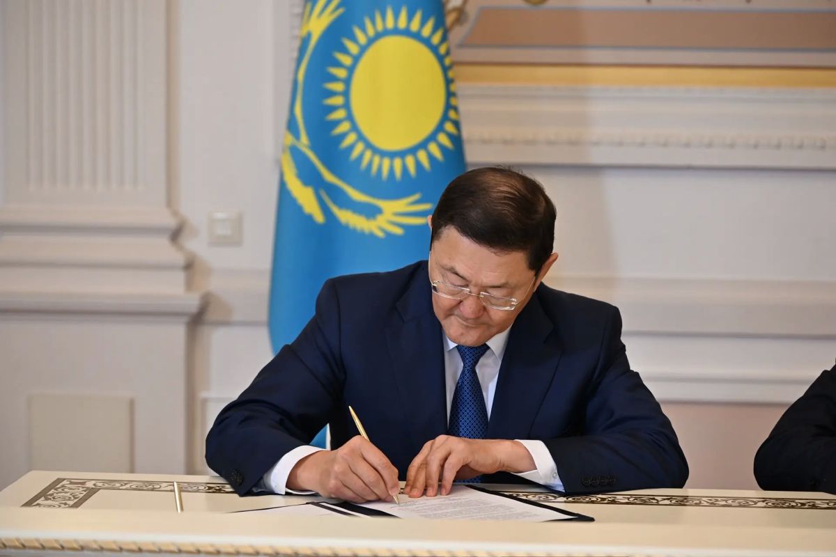 Александр Гуцан на встрече с Генпрокурором Казахстана Бериком Асыловым подчеркнул, что российско-казахстанские отношения имеют характер стратегического партнерства и союзничества, опираются на прочную договорно-правовую базу Александр Гуцан на встрече с Генпрокурором Казахстана Бериком Асыловым подчеркнул, что российско-казахстанские отношения имеют характер стратегического партнерства и союзничества, опираются на прочную договорно-правовую базу