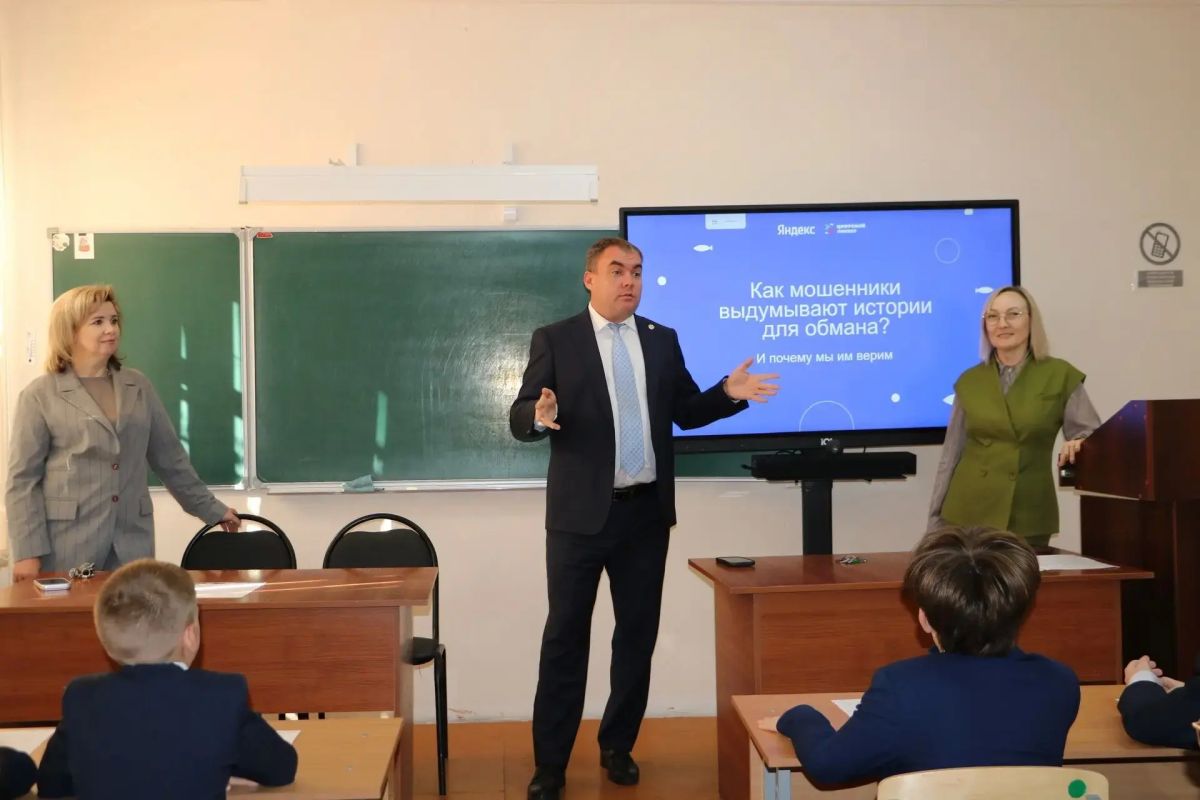 «Технологическое лидерство начинается с вашего ответственного отношения к безопасности в сети прямо сейчас» «Технологическое лидерство начинается с вашего ответственного отношения к безопасности в сети прямо сейчас»