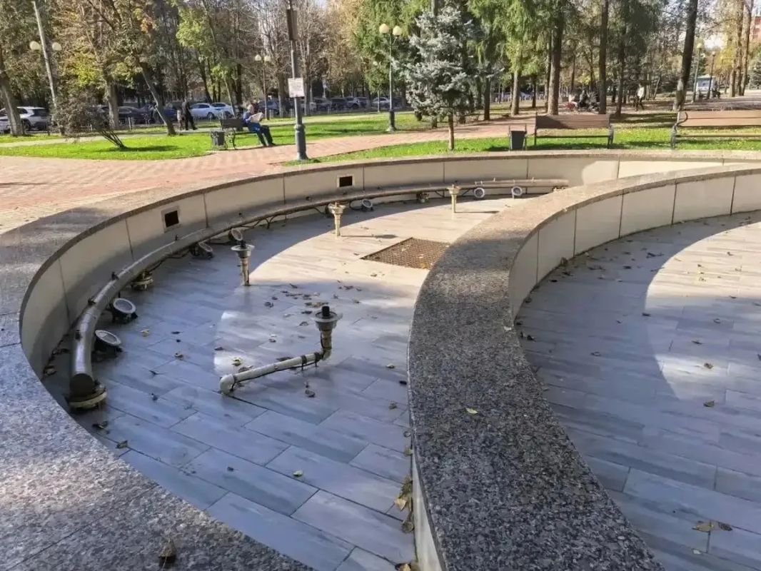 В Нижнекамске начали готовить городские фонтаны к зиме