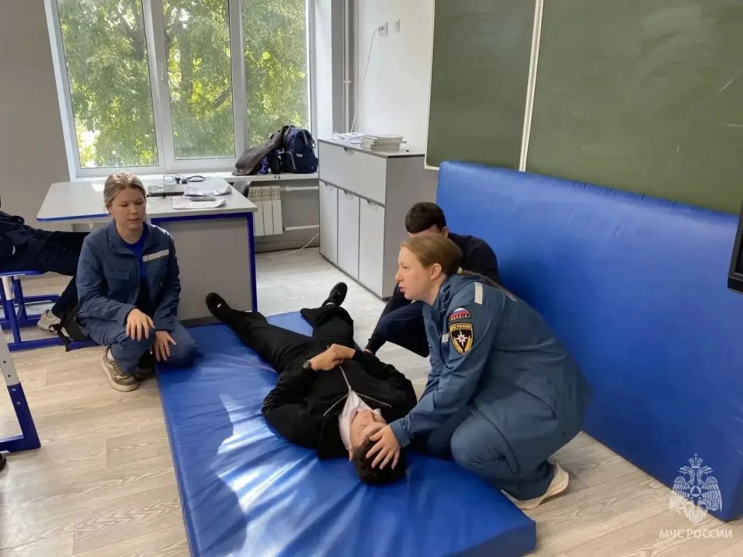 Психологи МЧС провели в школах Татарстана «Единый урок первой помощи» Психологи МЧС провели в школах Татарстана «Единый урок первой помощи»