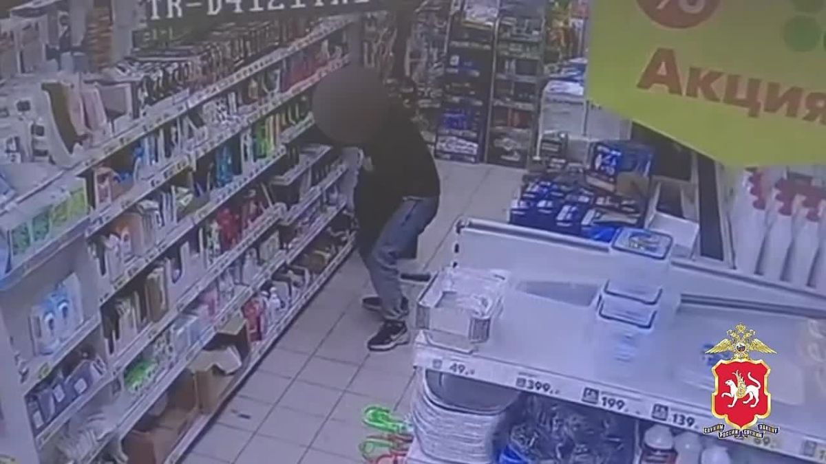 Сотрудники уголовного розыска полиции Нижнекамска раскрыли магазинную кражу и задержали подозреваемого — юношу 2008 года рождения