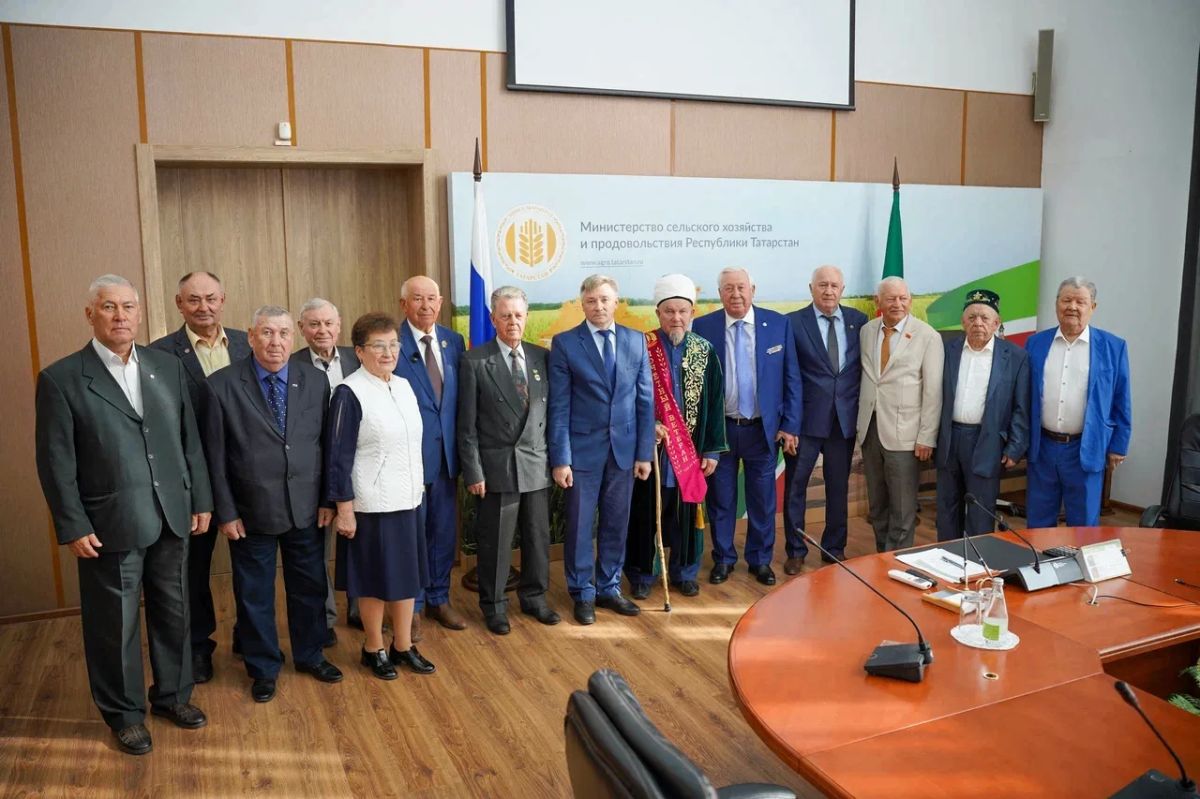 В Минсельхозпроде Татарстана поздравили ветеранов АПК В Минсельхозпроде Татарстана поздравили ветеранов АПК