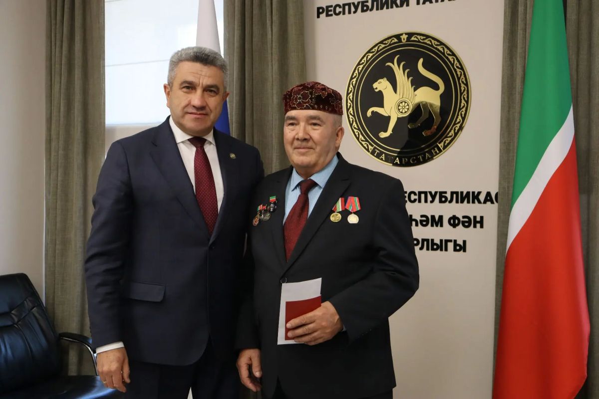 В преддверии Дня СПО Ильсур Хадиуллин встретился с ветеранами отрасли В преддверии Дня СПО Ильсур Хадиуллин встретился с ветеранами отрасли