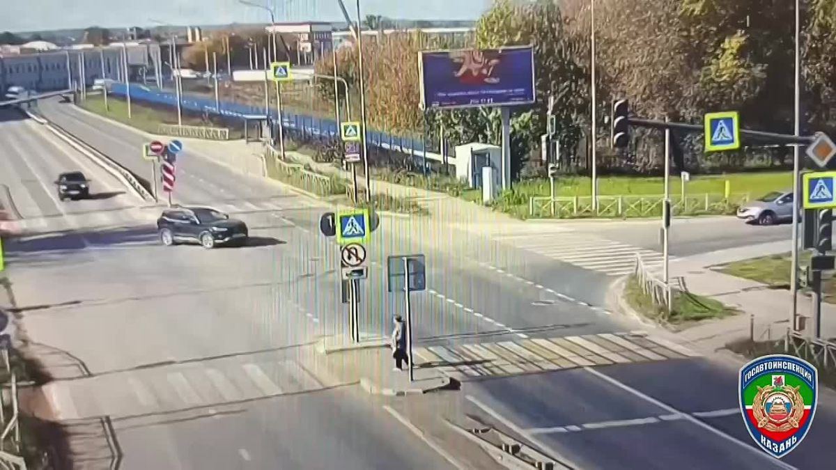 На видео попало столкновение ГАЗели и легковушки в Казани