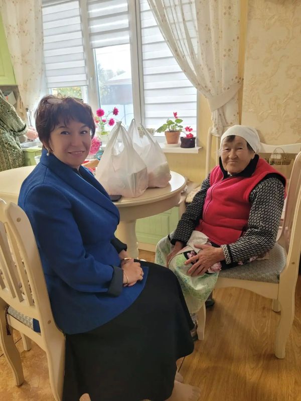 В эти праздничные дни, когда мы отмечаем День пожилого человека и День учителя, в республике продолжается добрая традиция чествования ветеранов педагогического труда В эти праздничные дни, когда мы отмечаем День пожилого человека и День учителя, в республике продолжается добрая традиция чествования ветеранов педагогического труда