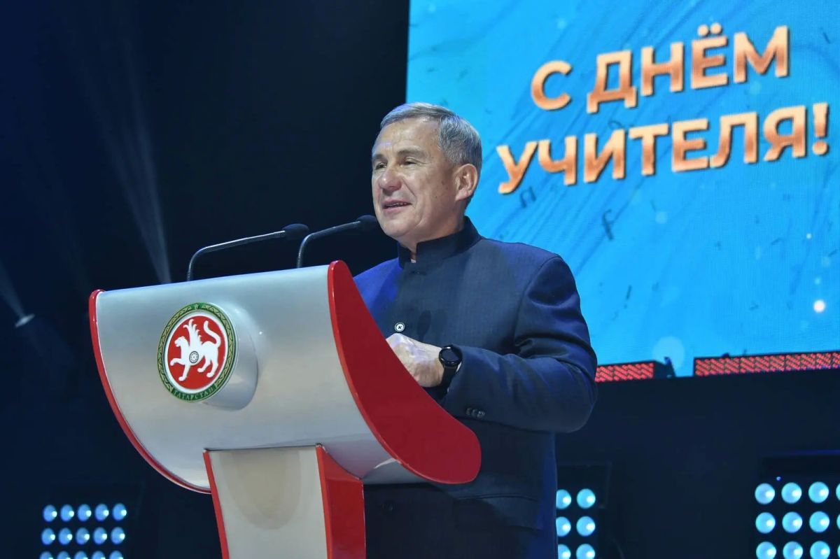 Рустам Минниханов поздравит учителей Татарстана с профессиональным праздником
