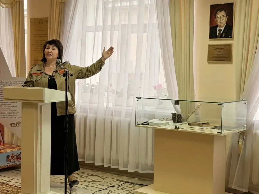 2 октября, в День среднего профессионального образования, в стенах Арского педагогического колледжа им. Г.Тукая произошло сразу несколько знаковых событий, объединивших историю и будущее 2 октября, в День среднего профессионального образования, в стенах Арского педагогического колледжа им. Г.Тукая произошло сразу несколько знаковых событий, объединивших историю и будущее