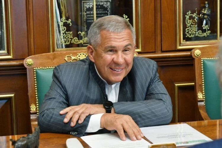 Рустам Минниханов поздравил «ДинамоАк Барс» с «золотом» Чемпионата России по хоккею на траве