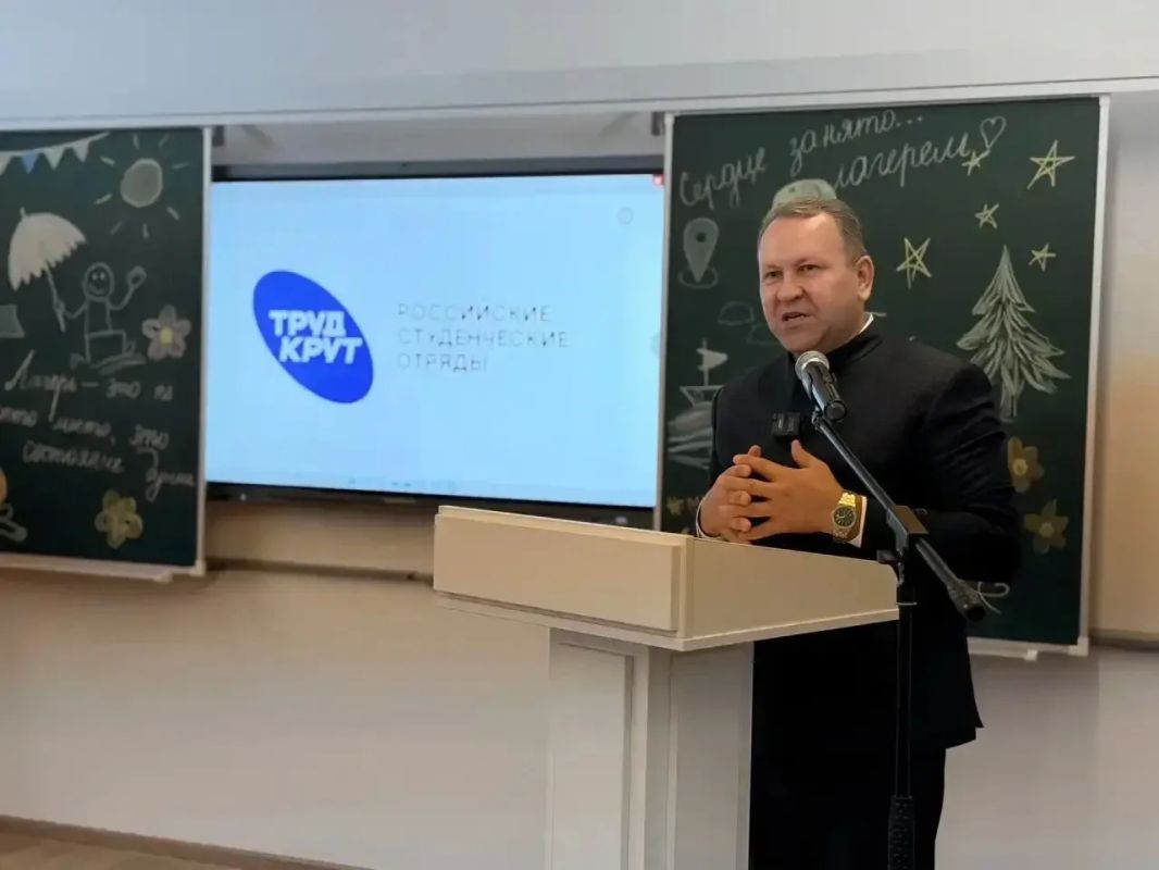 2 октября, в День среднего профессионального образования, в стенах Арского педагогического колледжа им. Г.Тукая произошло сразу несколько знаковых событий, объединивших историю и будущее 2 октября, в День среднего профессионального образования, в стенах Арского педагогического колледжа им. Г.Тукая произошло сразу несколько знаковых событий, объединивших историю и будущее