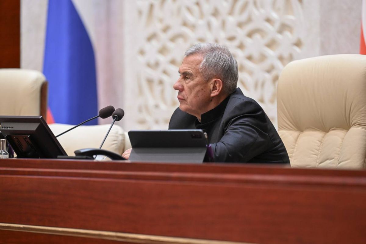 Рустам Минниханов потребовал заняться кадрами в медицине