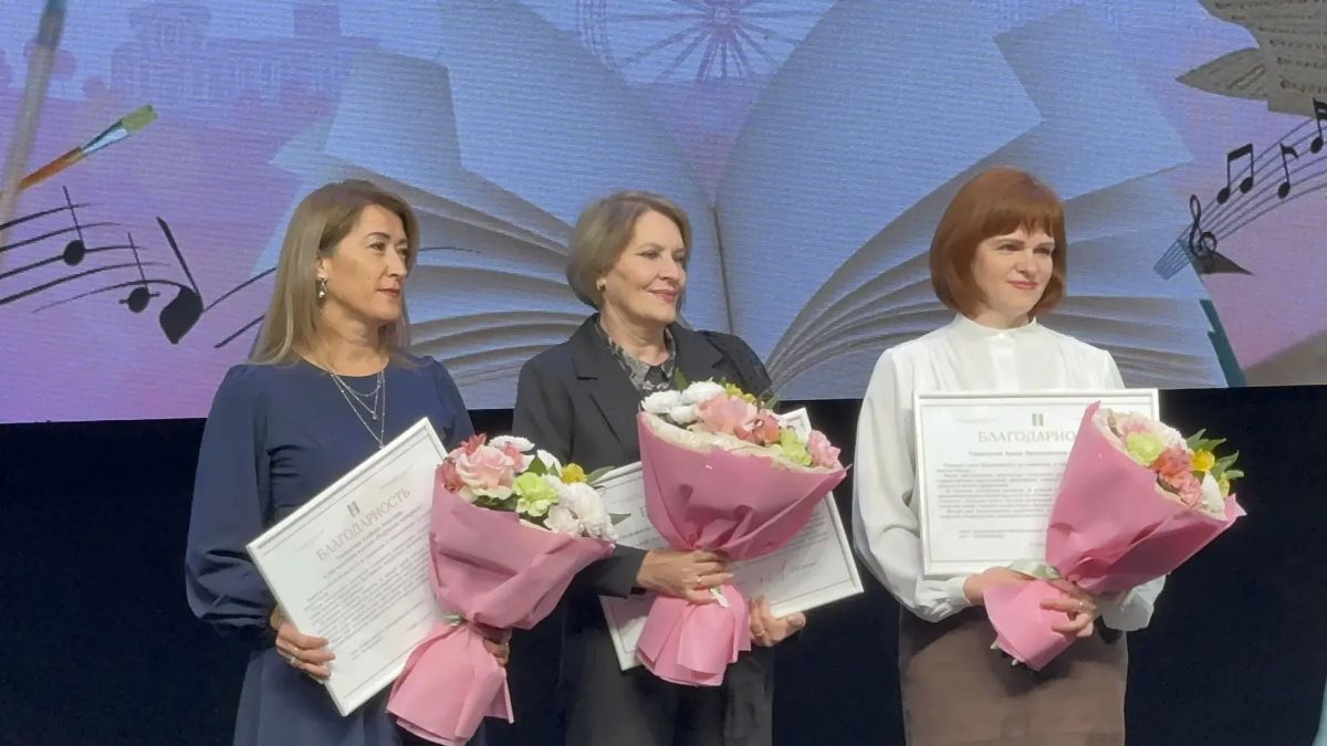 В Доме народного творчества проходит праздничный концерт, приуроченный ко Дню учителя В Доме народного творчества проходит праздничный концерт, приуроченный ко Дню учителя