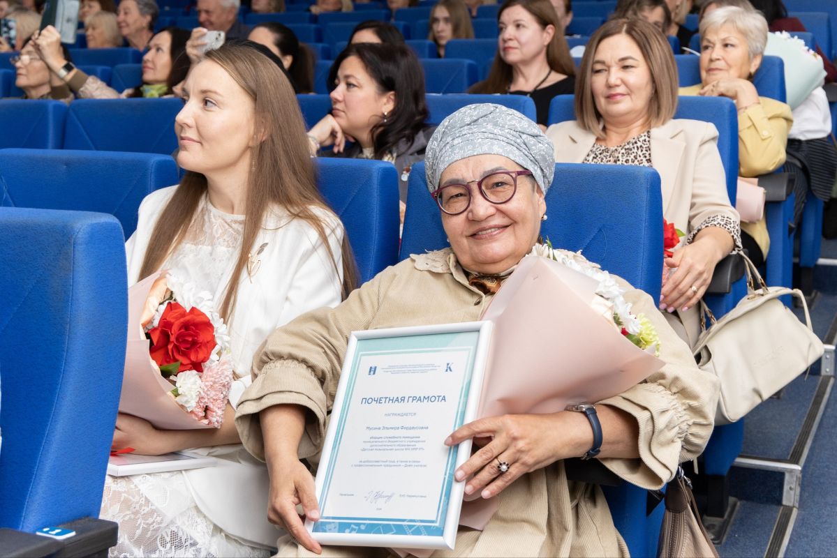 Концерт в честь Дня учителя: в Нижнекамске чествовали педагогов дополнительного образования Концерт в честь Дня учителя: в Нижнекамске чествовали педагогов дополнительного образования
