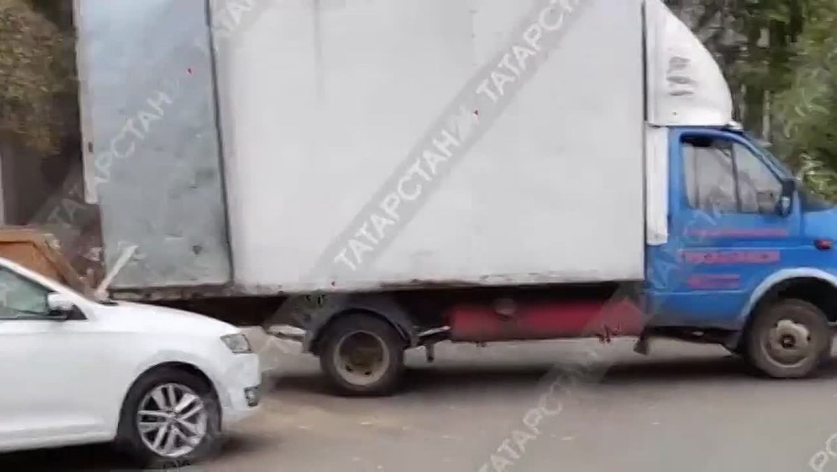 Машины на велодорожке и горы мусора попали в объектив казанцев