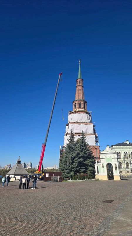 Если погода даст «добро»: демонтаж полумесяца башни Сююмбике запланировано на 6 октября