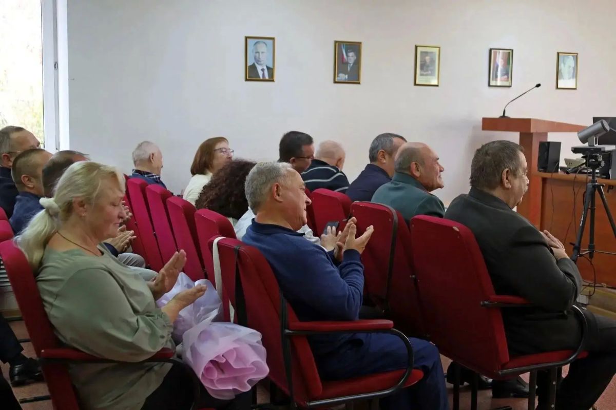 По инициативе представителей Общественного совета Управления МВД России по г. Казани Радика Хакимова и Альберта Саяхова, а также Совета ветеранов состоялось торжественное мероприятие ко дню образования подразделений... По инициативе представителей Общественного совета Управления МВД России по г. Казани Радика Хакимова и Альберта Саяхова, а также Совета ветеранов состоялось торжественное мероприятие ко дню образования подразделений...