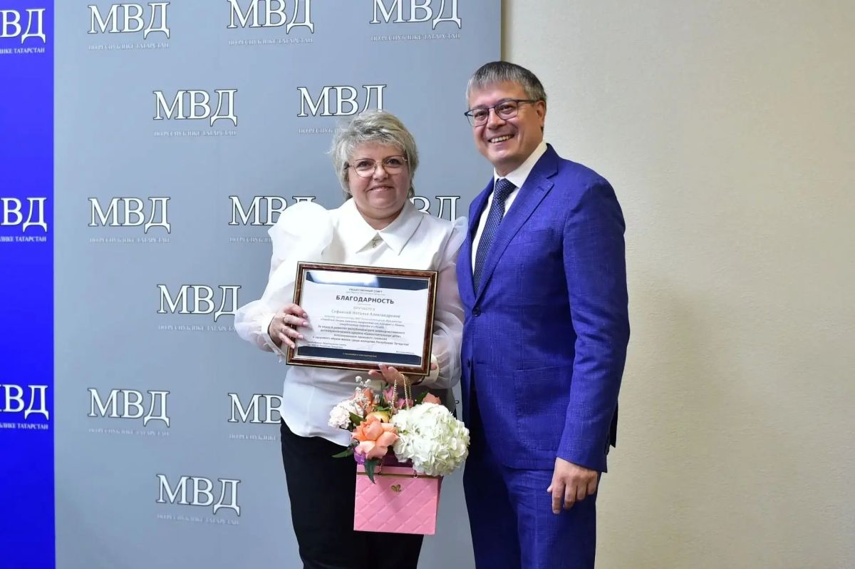 В МВД Татарстана поздравили педагогов с Всемирным Днем учителя В МВД Татарстана поздравили педагогов с Всемирным Днем учителя
