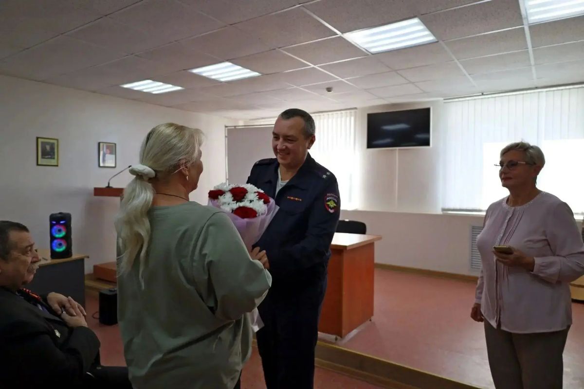 По инициативе представителей Общественного совета Управления МВД России по г. Казани Радика Хакимова и Альберта Саяхова, а также Совета ветеранов состоялось торжественное мероприятие ко дню образования подразделений... По инициативе представителей Общественного совета Управления МВД России по г. Казани Радика Хакимова и Альберта Саяхова, а также Совета ветеранов состоялось торжественное мероприятие ко дню образования подразделений...