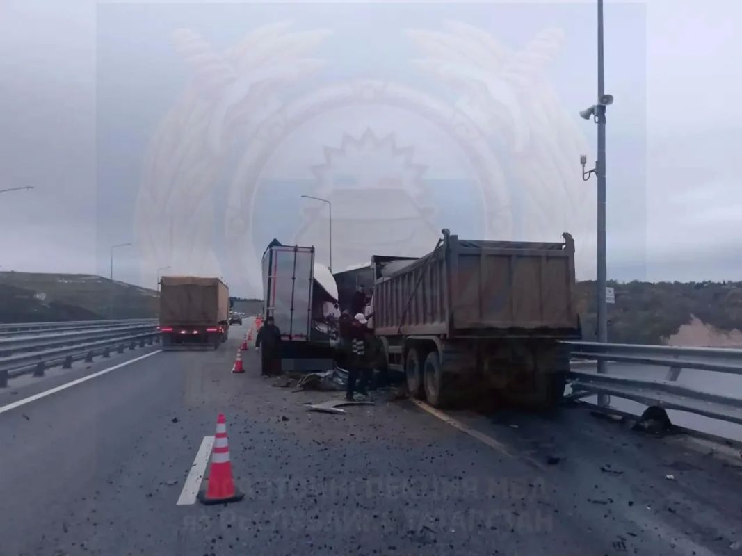 Под Казанью грузовик влетел в автобус — пострадали семь человек Под Казанью грузовик влетел в автобус — пострадали семь человек