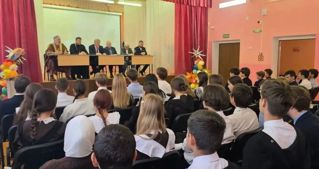 В Каргалинской гимназии Чистопольского района прошла встреча «Территория безопасности», посвящённая профилактике экстремизма среди молодёжи